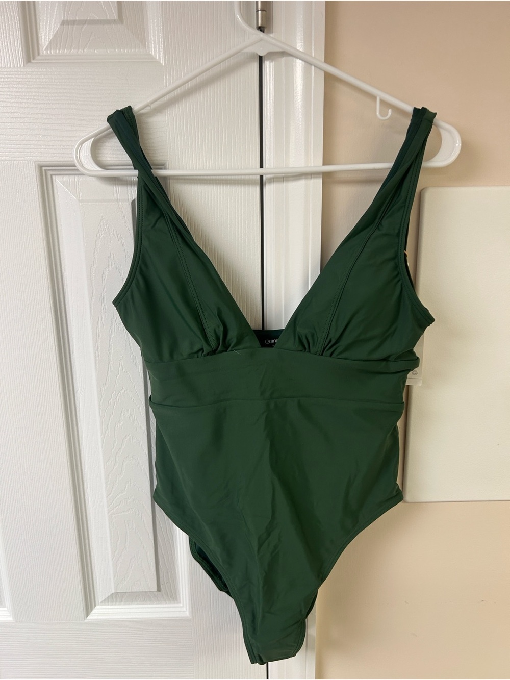 NWT Quince Italian Plunge One-Piece Swimsuit